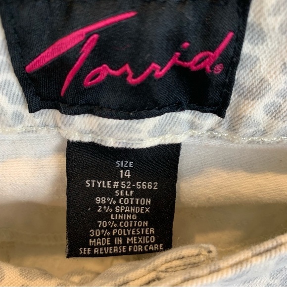 Vintage Torrid sz 14 Animal Print Grey White Cropped Jeans Stretch Denim - Picture 5 of 6